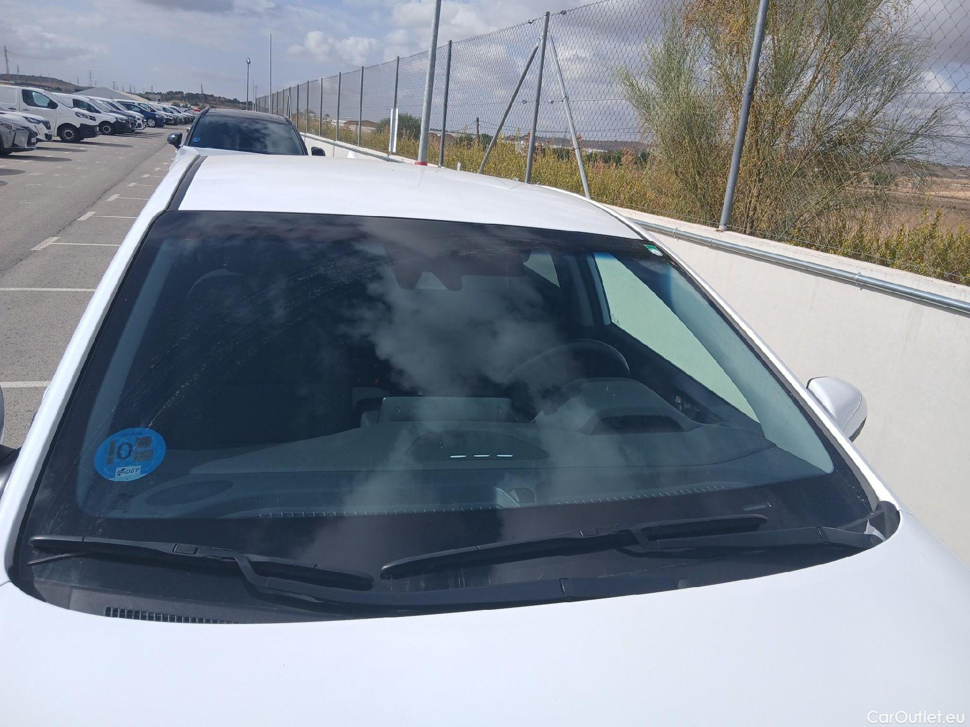  Hyundai   Ioniq HYUNDAI / 2019 / 5P / berlina con portón 1.6 GDI PHEV Klass DCT #13