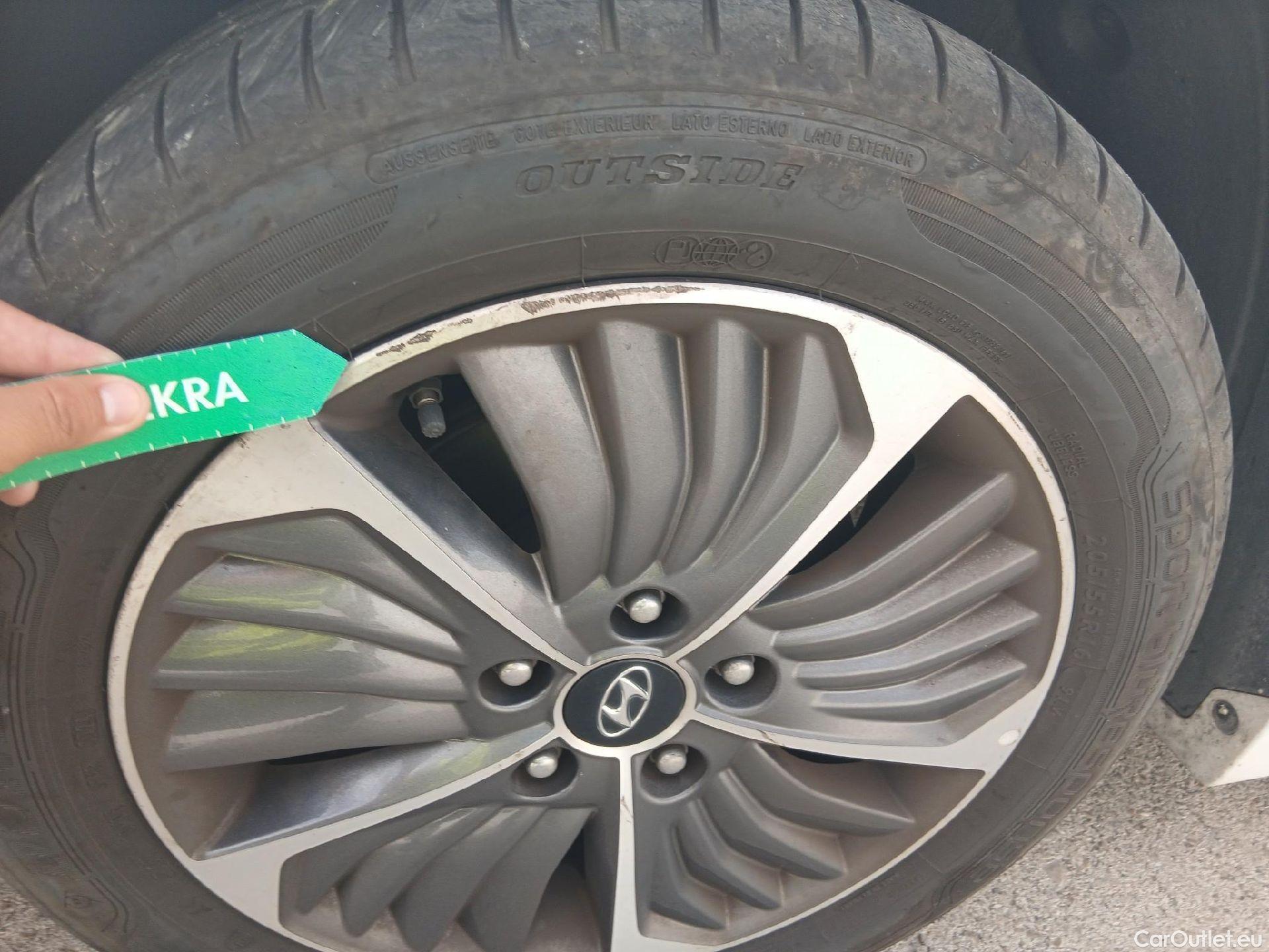  Hyundai   Ioniq HYUNDAI / 2019 / 5P / berlina con portón 1.6 GDI PHEV Klass DCT #16