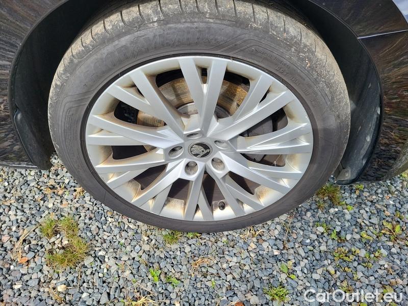  Skoda  Superb  (3V3)(2015) Supe.2.0TDI 147 Style Aut #3