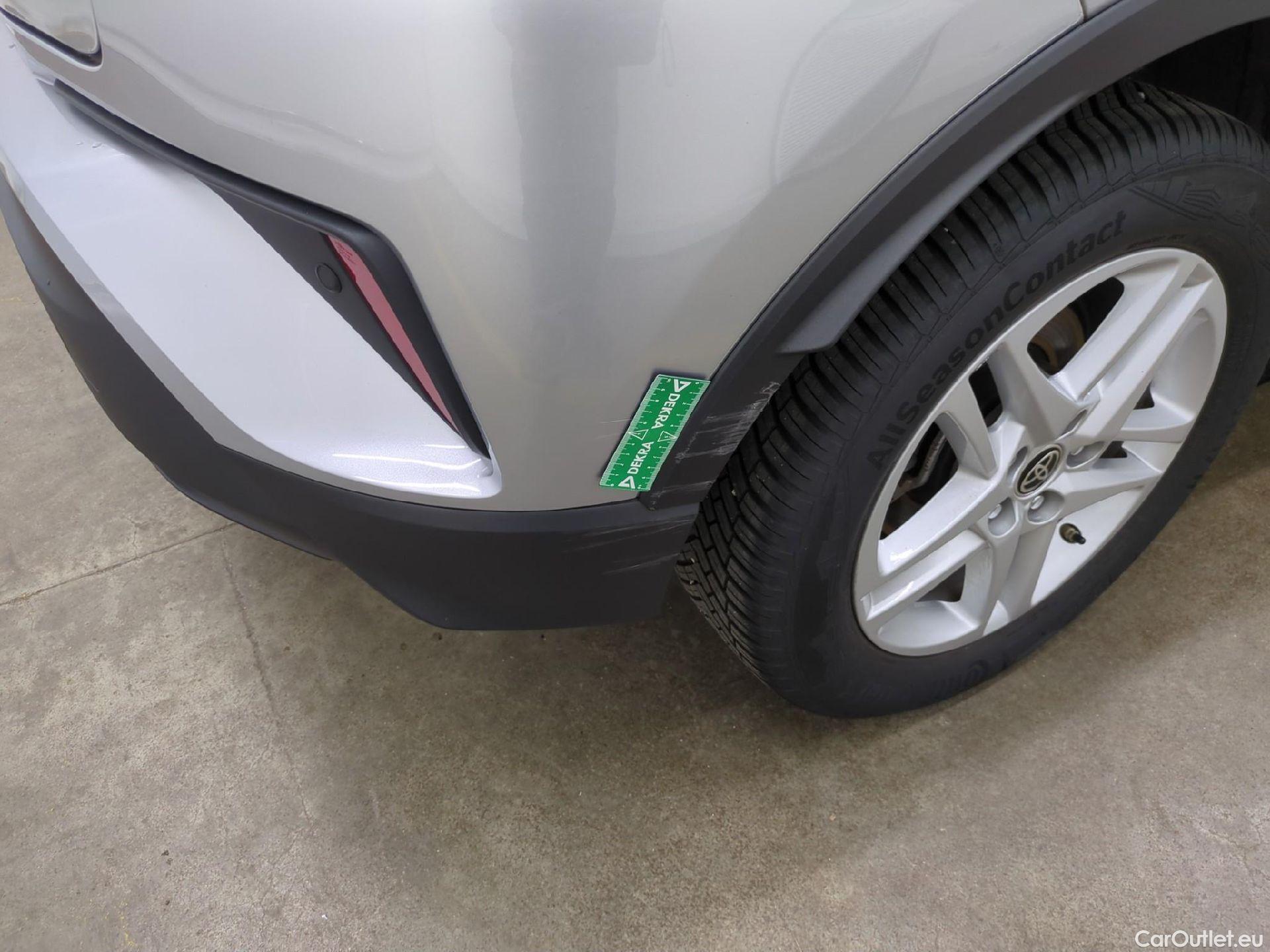  Toyota  C-HR TOYOTA  / 2016 / 5P / SUV 1.8 HYBRIDE 122 DYNAMIC BUSINESS #2