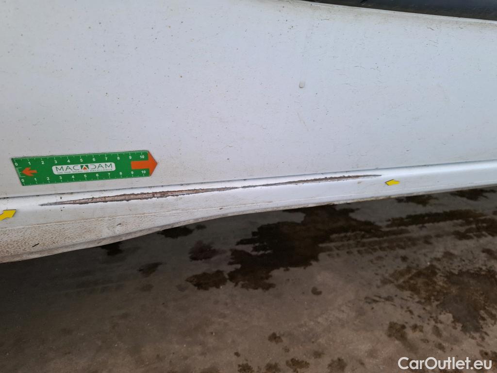  Renault  Master  III Fourgon L2H2 3 5 Grand Confort dCi 130CV BVM6 7 Sieges E6 #31