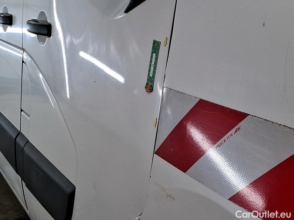  Renault  Master  III Fourgon L2H2 3 5 Grand Confort dCi 130CV BVM6 7 Sieges E6 #15