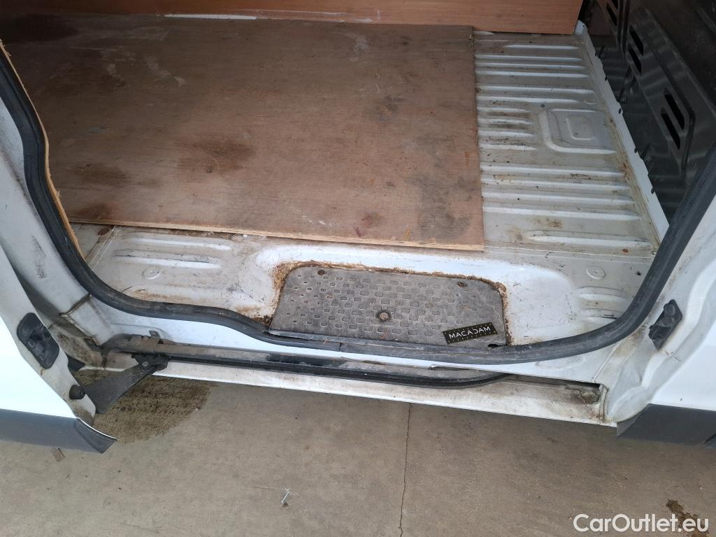  Renault  Trafic  III Fourgon L2H1 1200 Confort 1.6 dCi 120CV BVM6 E6 #33