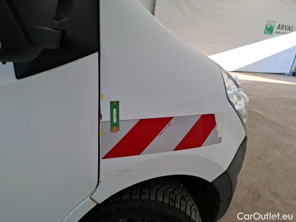  Renault  Master  III Fourgon L2H2 3 5 Grand Confort dCi 130CV BVM6 7 Sieges E6 #21