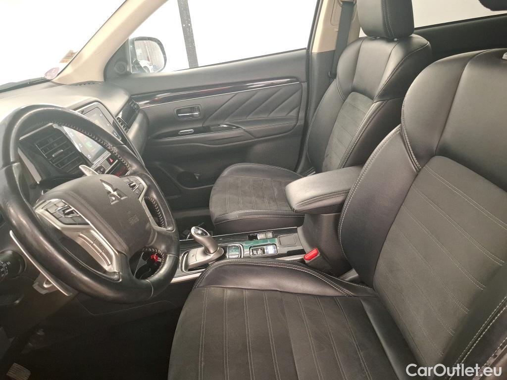  Mitsubishi  Outlander MITSUBISHI  PHEV 5p SUV Phev Twin Motor 4WD Intense MY19 #40