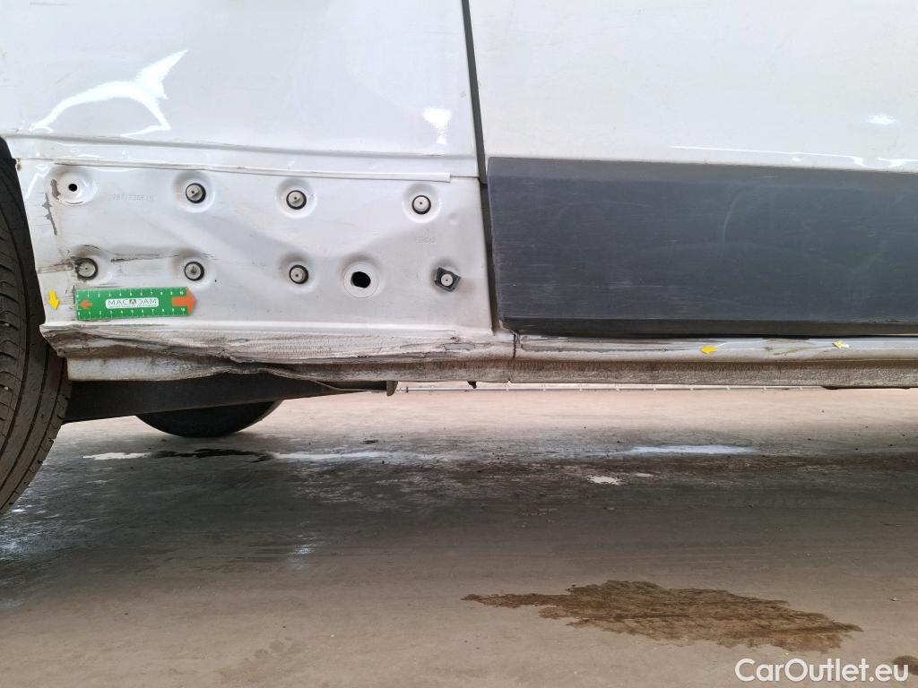 Renault  Trafic RENAULT  VU 4p Fourgon FG GCF L2H1 1300 dCi 120 #35
