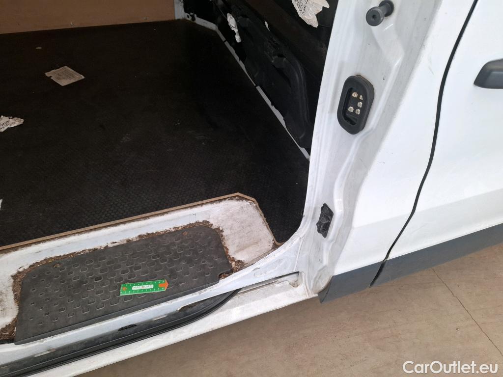  Renault  Trafic RENAULT  VU 4p Fourgon FG GCF L2H1 1300 dCi 120 #108