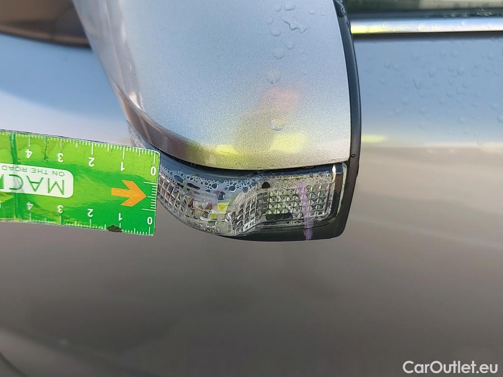  Toyota  C-HR TOYOTA  / 2016 / 5P / todoterreno 1.8 125H Advance (CX) #17