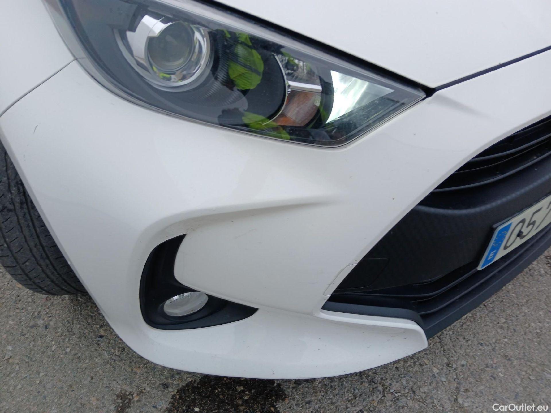  Toyota  Yaris TOYOTA  / 2020 / 5P / berlina con portón 1.5 120H Business Plus #4
