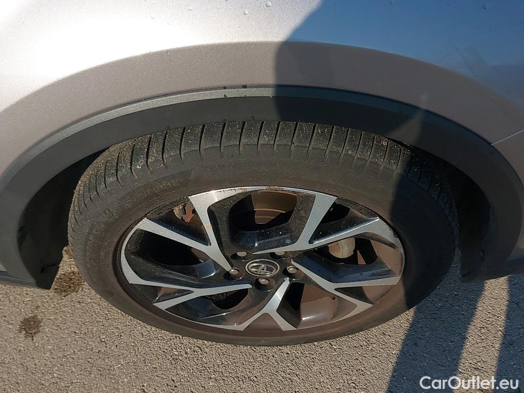  Toyota  C-HR TOYOTA  / 2016 / 5P / todoterreno 1.8 125H Advance (CX) #1
