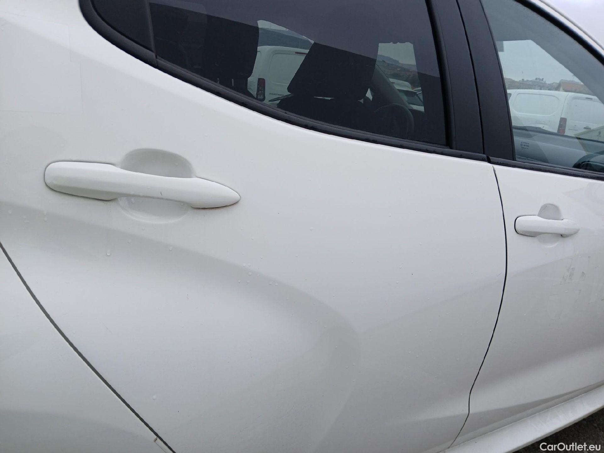  Toyota  Yaris TOYOTA  / 2020 / 5P / berlina con portón 1.5 120H Business Plus #21