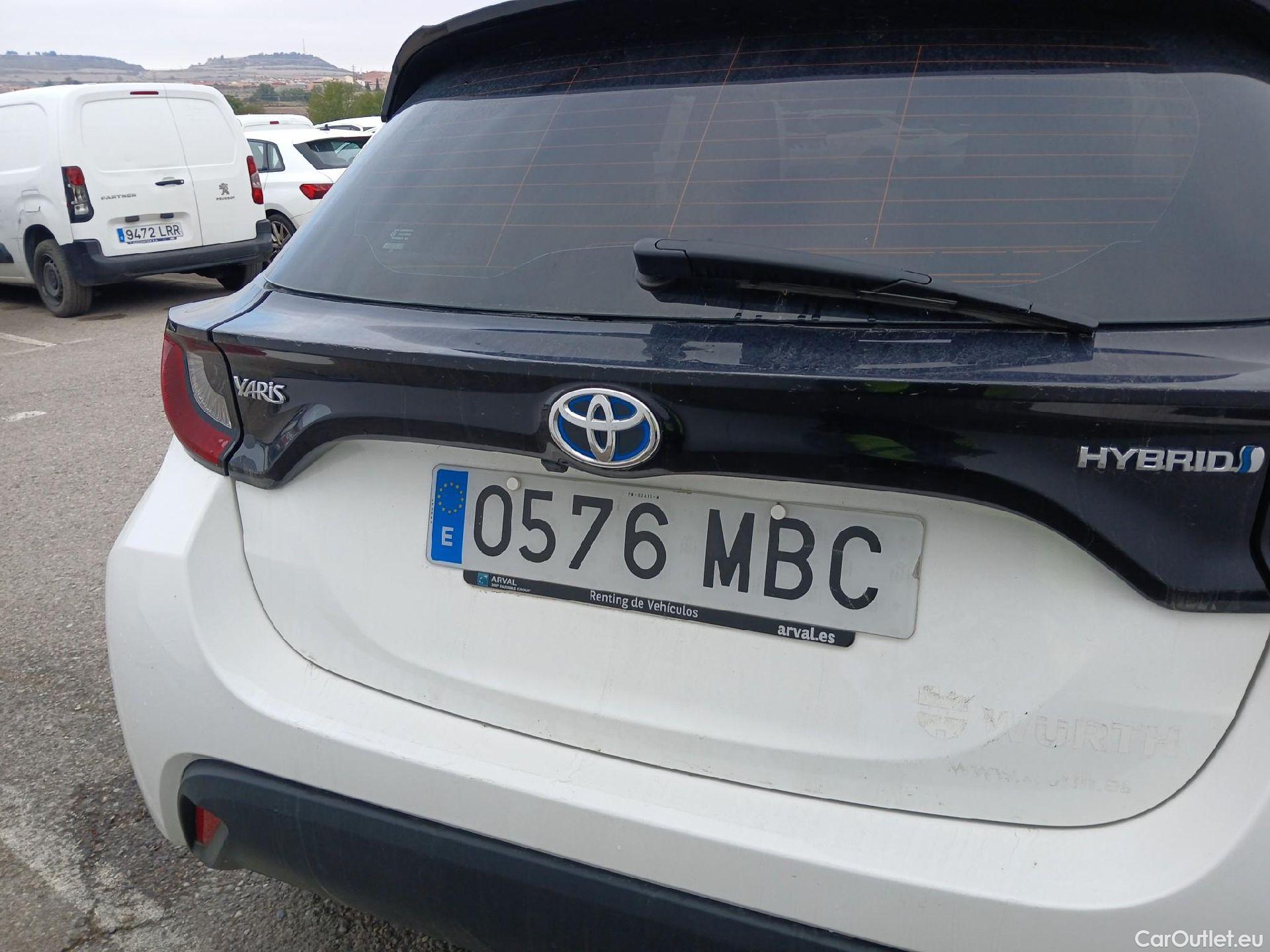  Toyota  Yaris TOYOTA  / 2020 / 5P / berlina con portón 1.5 120H Business Plus #17