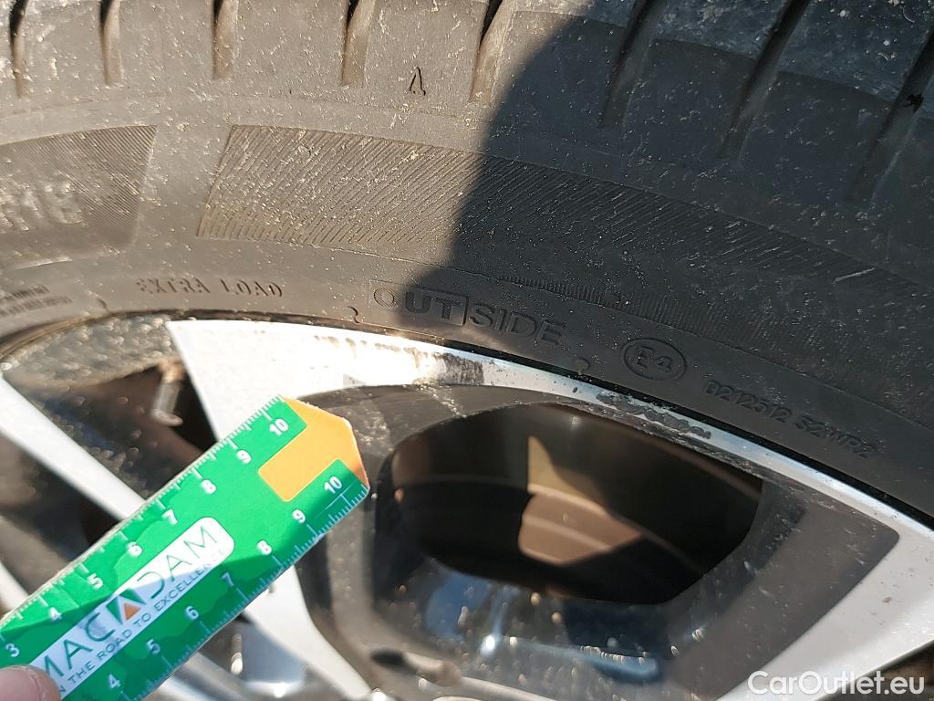 Toyota  C-HR TOYOTA  / 2016 / 5P / todoterreno 1.8 125H Advance (CX) #3