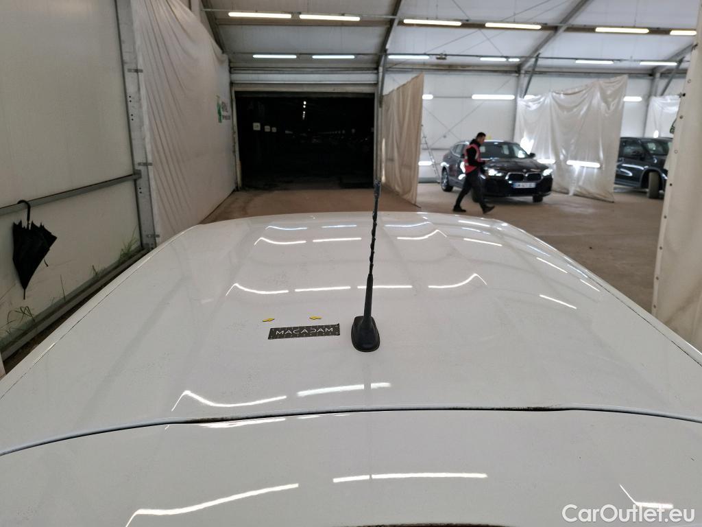  Peugeot  208  Signature 1.2 PureTech 80CV BVM5 E6dT #28