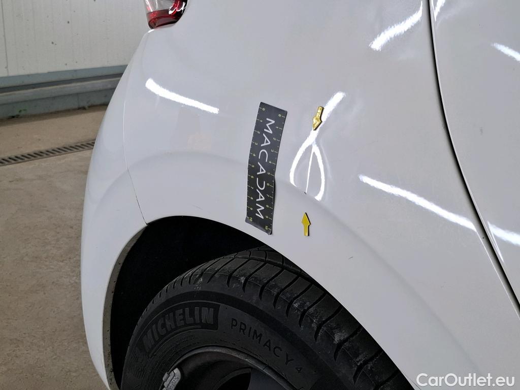  Peugeot  208  Signature 1.2 PureTech 80CV BVM5 E6dT #12