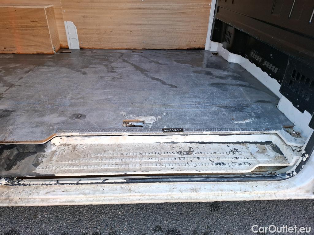  Volkswagen  Crafter  Fourgon Fourgon 35 mittlerer Radstand mit Hochdach FWD 2.0 140CV BVM6 #10