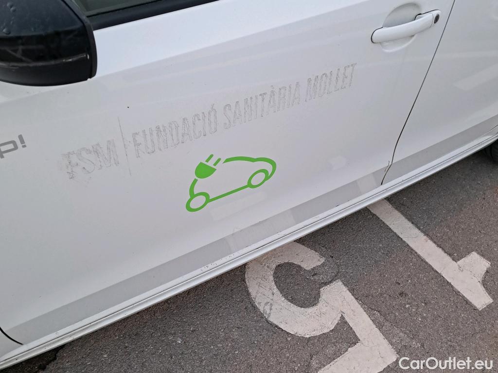  Land Rover  Discovery VOLKSWAGEN e-up! / 2016 / 5P / berlina con portón Style 61kW (83CV) (CX) #12