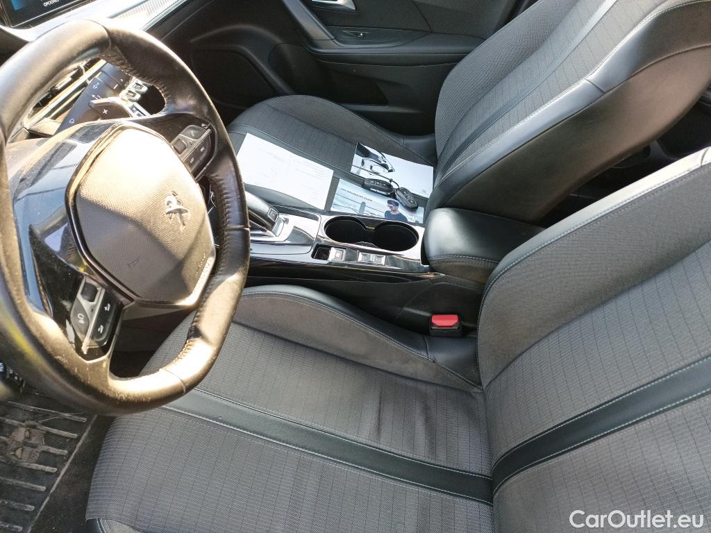  Peugeot  2008 PEUGEOT  / 2019 / 5P / todoterreno Allure Pack Puretech 130 S&S EAT8 (AC2) #8