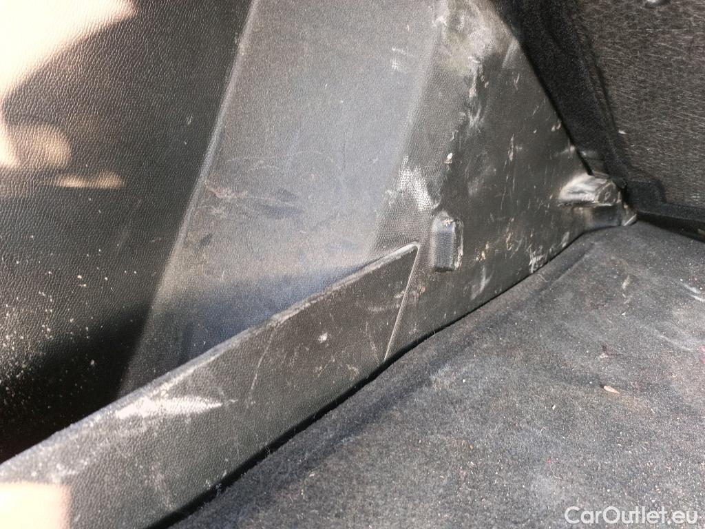  Peugeot  2008 PEUGEOT  / 2019 / 5P / todoterreno Allure Pack Puretech 130 S&S EAT8 (AC2) #24