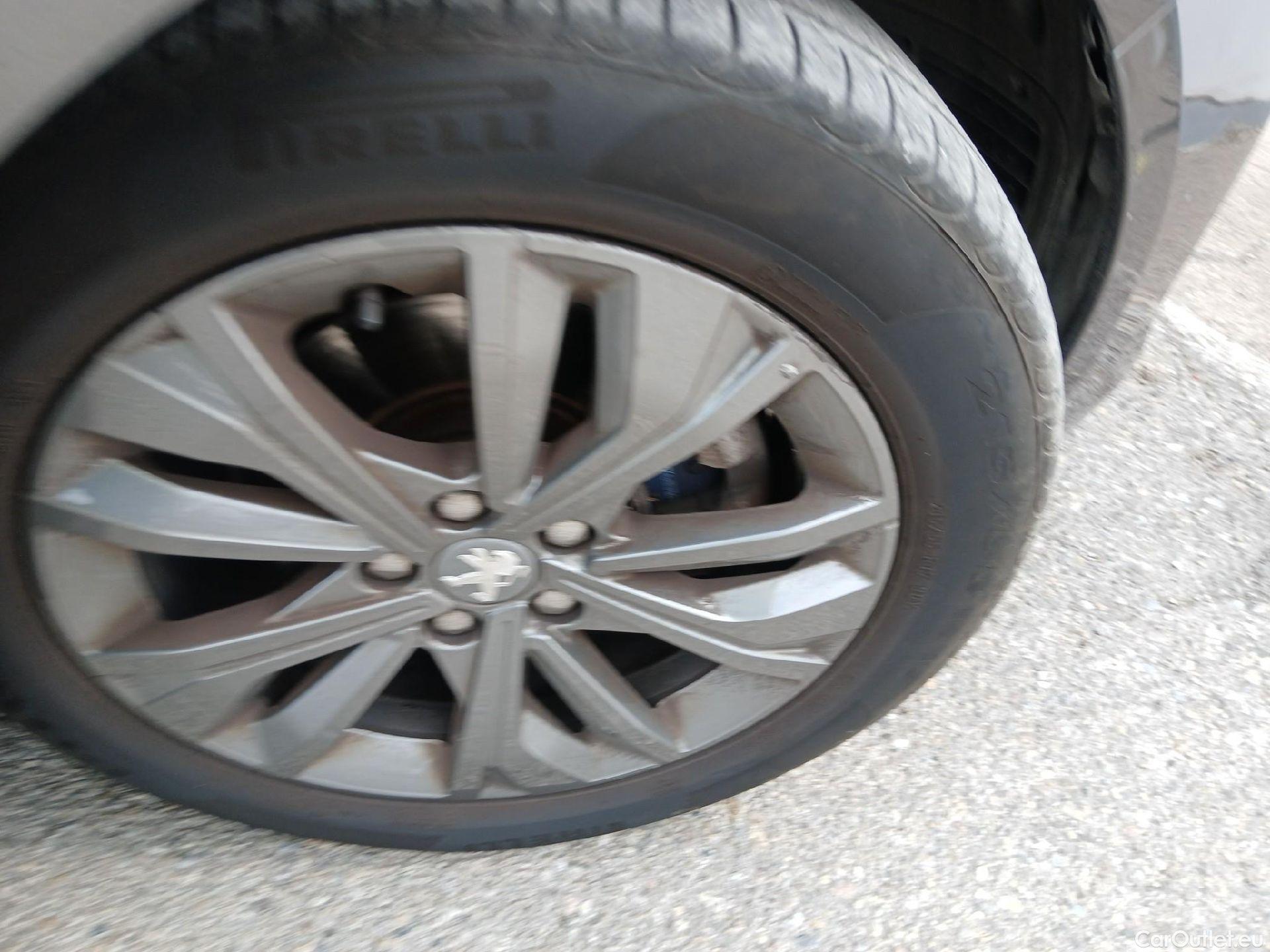  Peugeot  508 PEUGEOT  / 2018 / 5P / berlina con portón 5P Business Line BlueHDi 130 EAT8 (AC) #38