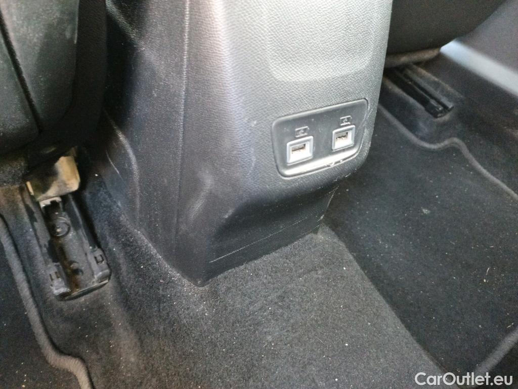  Peugeot  2008 PEUGEOT  / 2019 / 5P / todoterreno Allure Pack Puretech 130 S&S EAT8 (AC2) #5