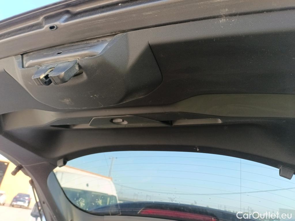  Peugeot  2008 PEUGEOT  / 2019 / 5P / todoterreno Allure Pack Puretech 130 S&S EAT8 (AC2) #17
