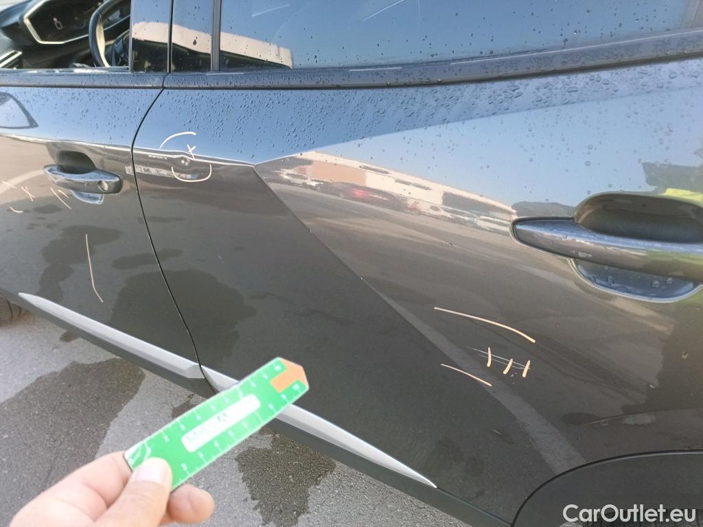  Peugeot  2008 PEUGEOT  / 2019 / 5P / todoterreno Allure Pack Puretech 130 S&S EAT8 (AC2) #15