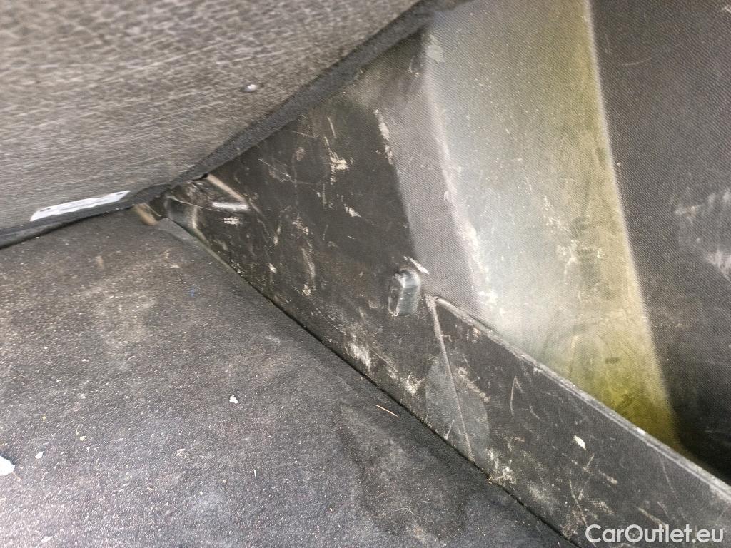  Peugeot  2008 PEUGEOT  / 2019 / 5P / todoterreno Allure Pack Puretech 130 S&S EAT8 (AC2) #21