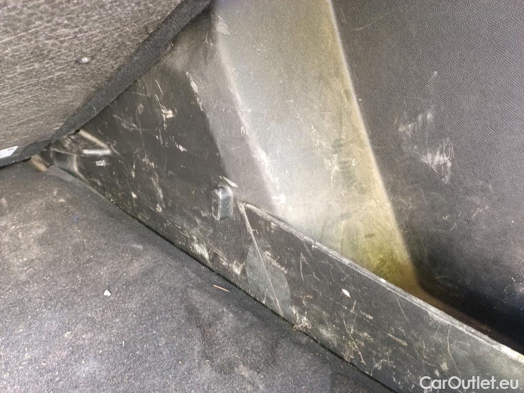  Peugeot  2008 PEUGEOT  / 2019 / 5P / todoterreno Allure Pack Puretech 130 S&S EAT8 (AC2) #22