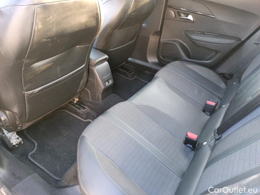  Peugeot  2008 PEUGEOT  / 2019 / 5P / todoterreno Allure Pack Puretech 130 S&S EAT8 (AC2) #7