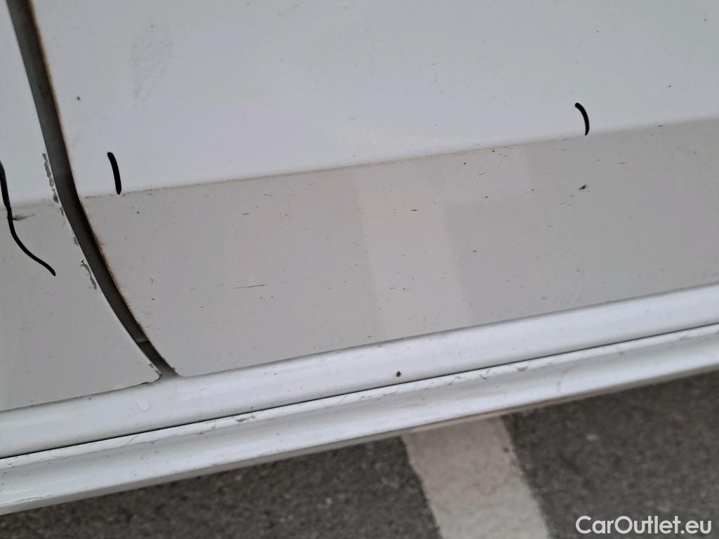  Land Rover  Discovery VOLKSWAGEN e-up! / 2016 / 5P / berlina con portón Style 61kW (83CV) (CX) #18