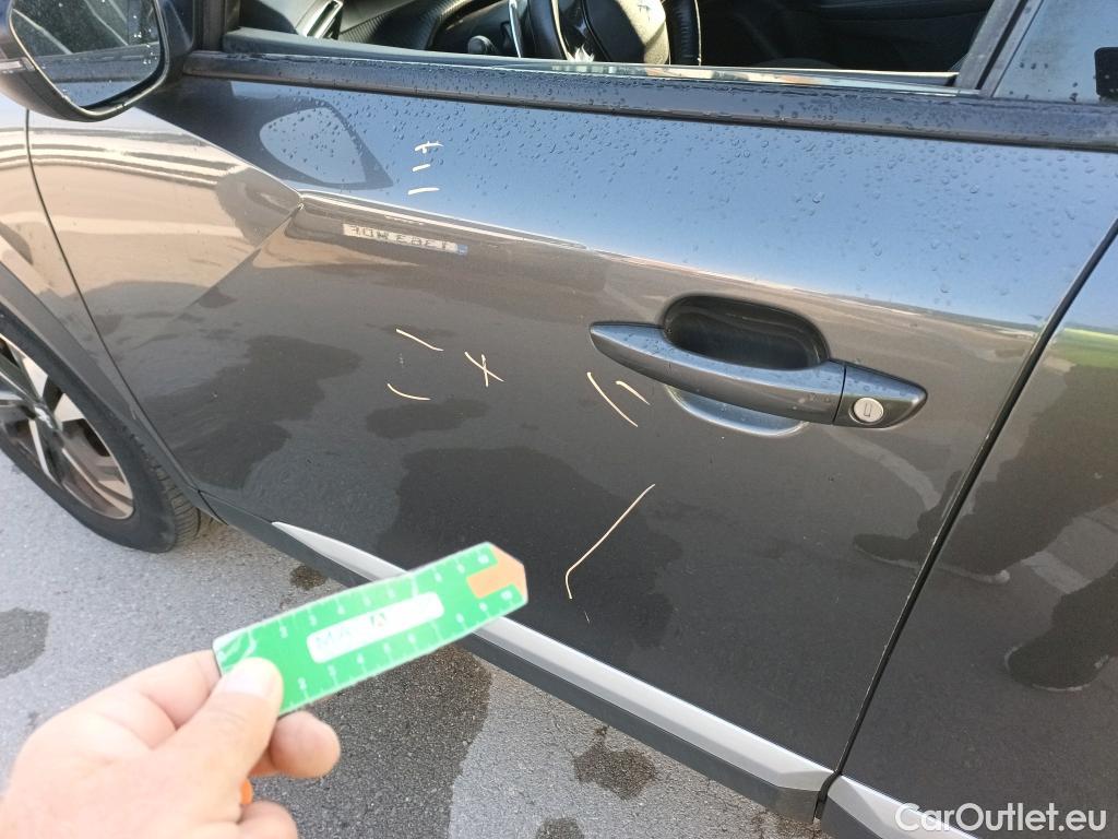  Peugeot  2008 PEUGEOT  / 2019 / 5P / todoterreno Allure Pack Puretech 130 S&S EAT8 (AC2) #9