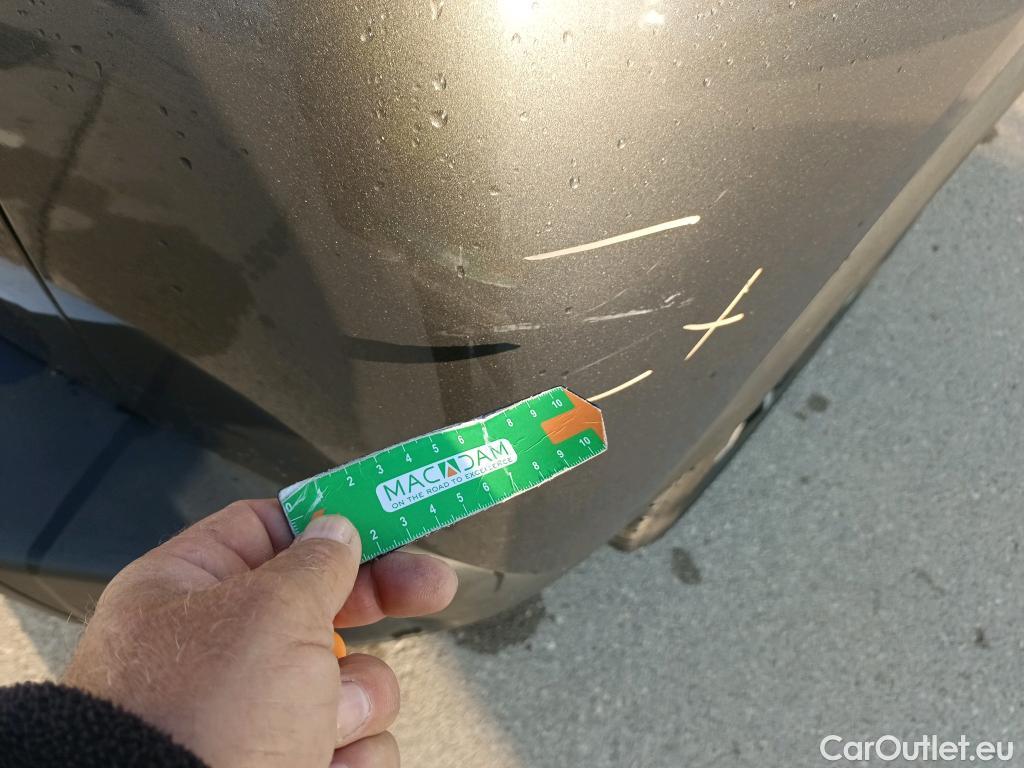  Peugeot  2008 PEUGEOT  / 2019 / 5P / todoterreno Allure Pack Puretech 130 S&S EAT8 (AC2) #30