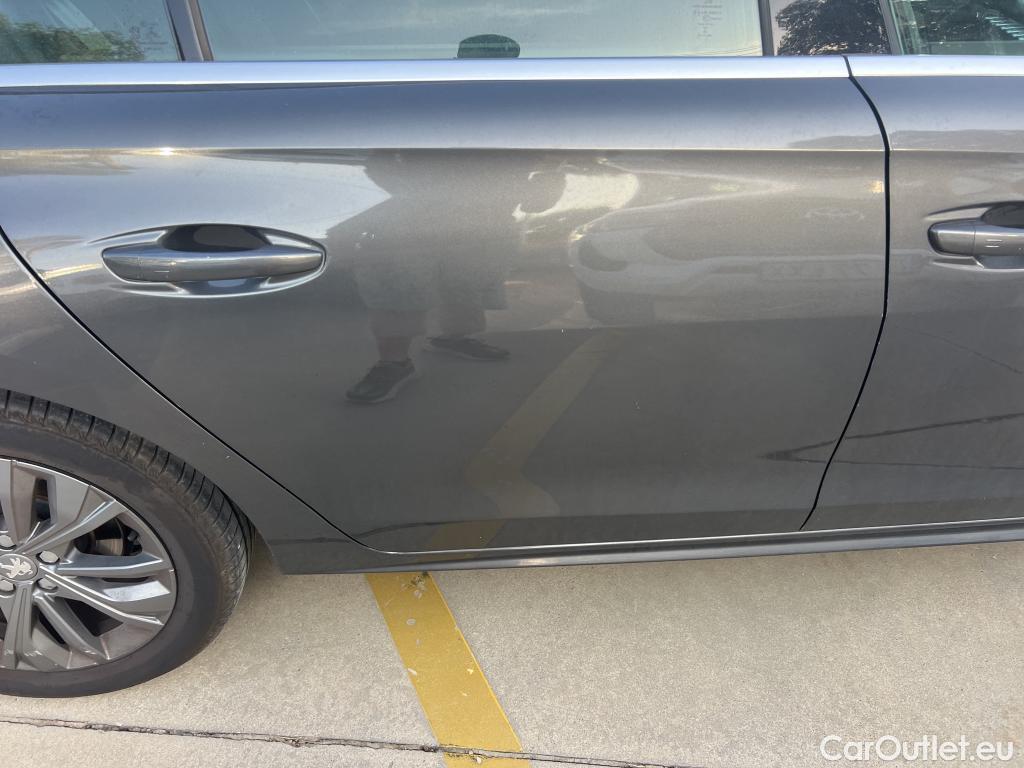  Peugeot  508 PEUGEOT  / 2018 / 5P / berlina con portón 5P Business Line BlueHDi 130 EAT8 (AC) #23