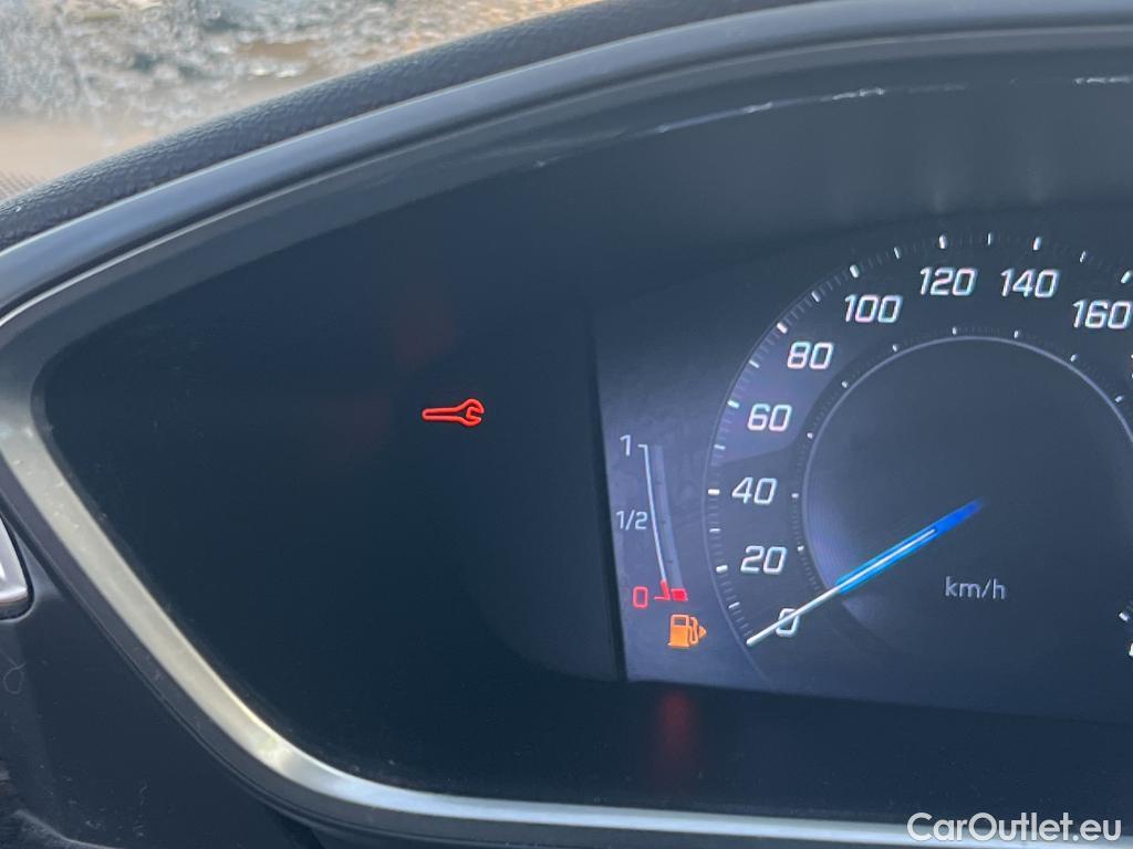  Peugeot  508 PEUGEOT  / 2018 / 5P / berlina con portón 5P Business Line BlueHDi 130 EAT8 (AC) #53