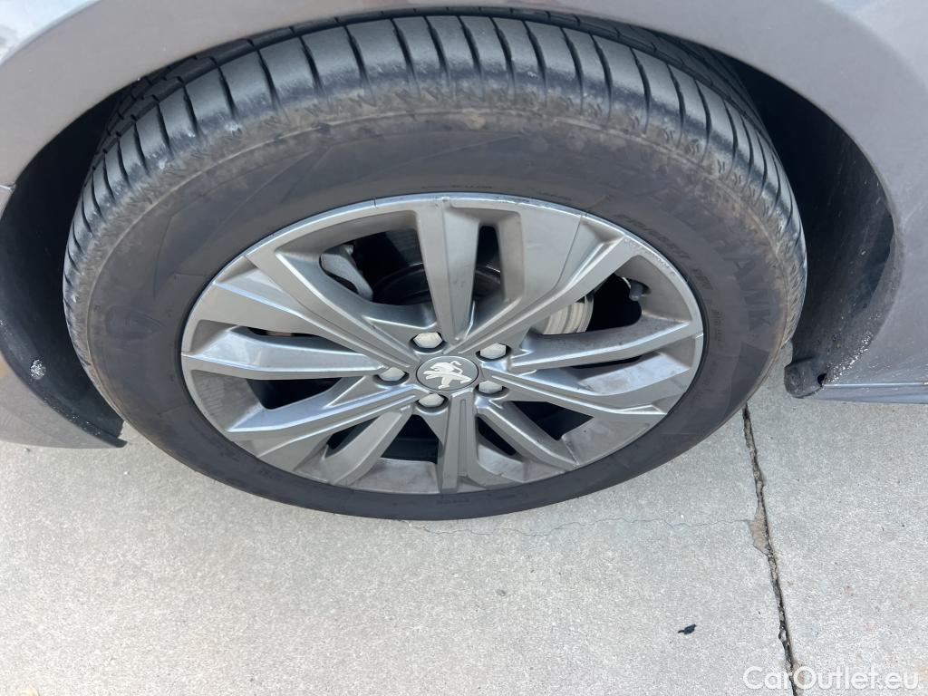  Peugeot  508 PEUGEOT  / 2018 / 5P / berlina con portón 5P Business Line BlueHDi 130 EAT8 (AC) #33