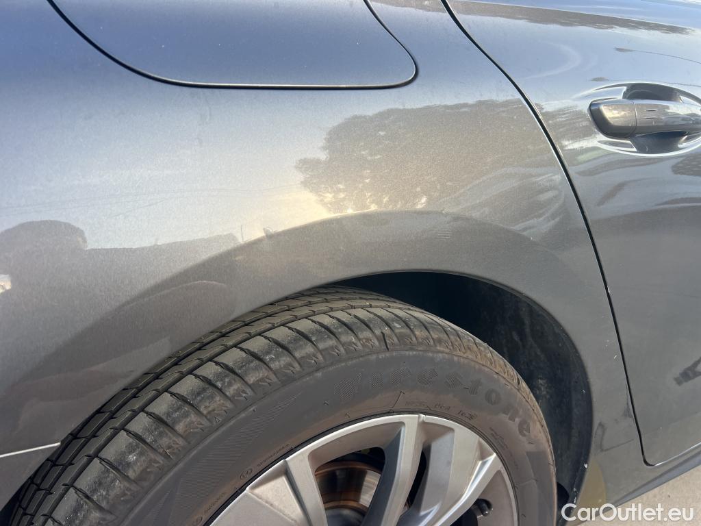  Peugeot  508 PEUGEOT  / 2018 / 5P / berlina con portón 5P Business Line BlueHDi 130 EAT8 (AC) #4