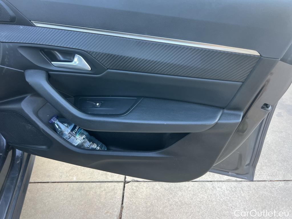  Peugeot  508 PEUGEOT  / 2018 / 5P / berlina con portón 5P Business Line BlueHDi 130 EAT8 (AC) #35