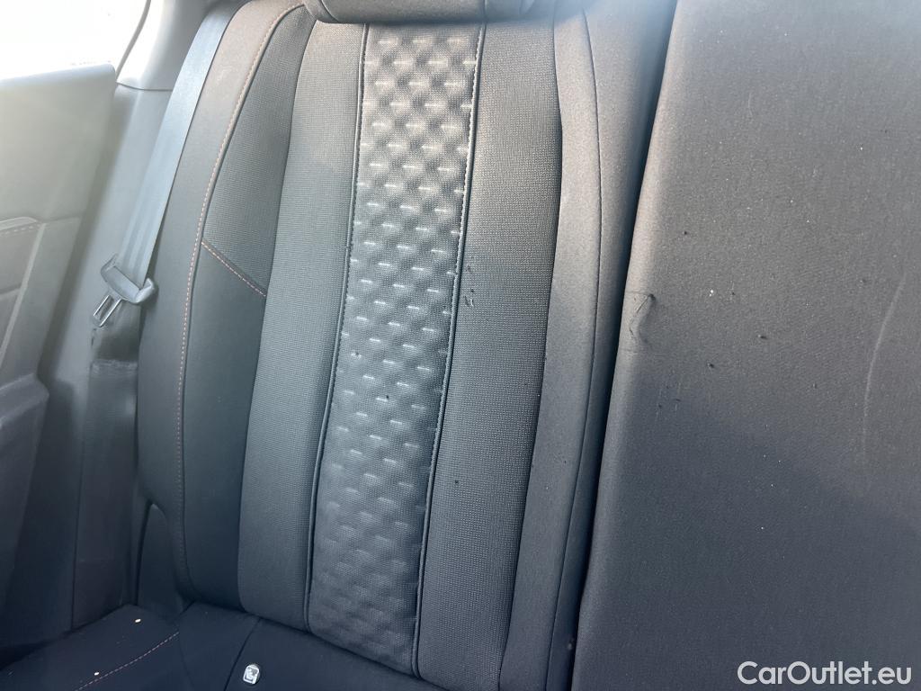  Peugeot  508 PEUGEOT  / 2018 / 5P / berlina con portón 5P Business Line BlueHDi 130 EAT8 (AC) #19