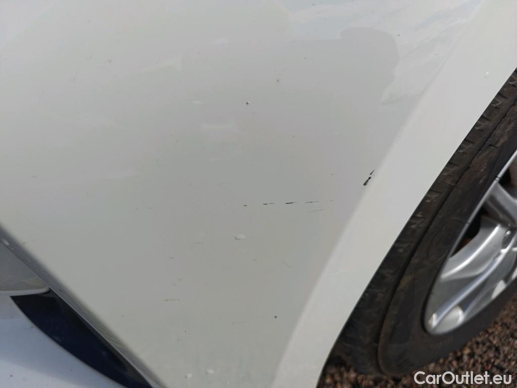  Toyota  Yaris TOYOTA  / 2020 / 5P / berlina con portón 1.5 120H Business Plus #23
