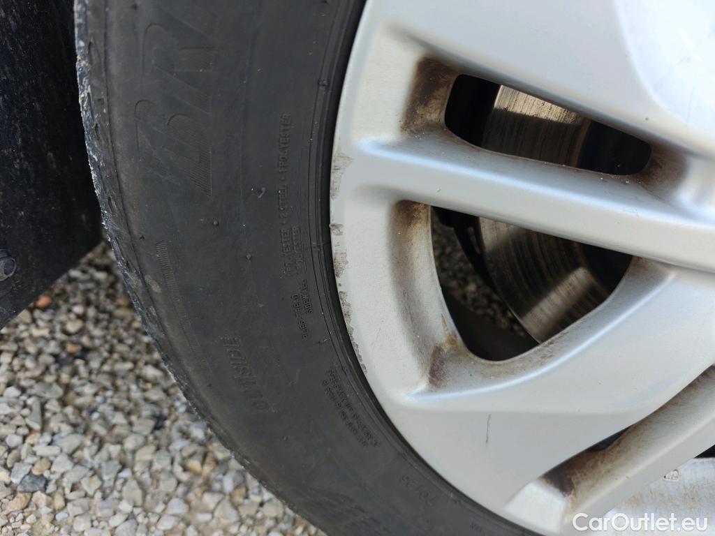  Toyota  Yaris TOYOTA  / 2020 / 5P / berlina con portón 1.5 120H Business Plus #21