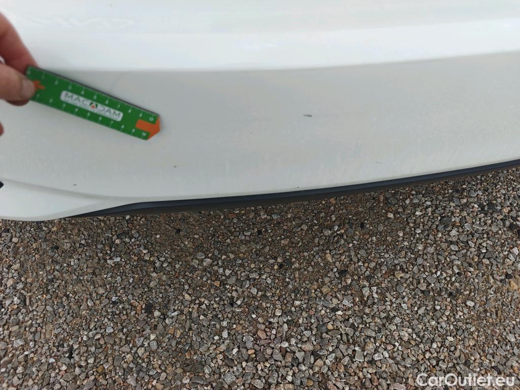  Toyota  Yaris TOYOTA  / 2017 / 5P / berlina con portón 1.5 100H Active Tech #24
