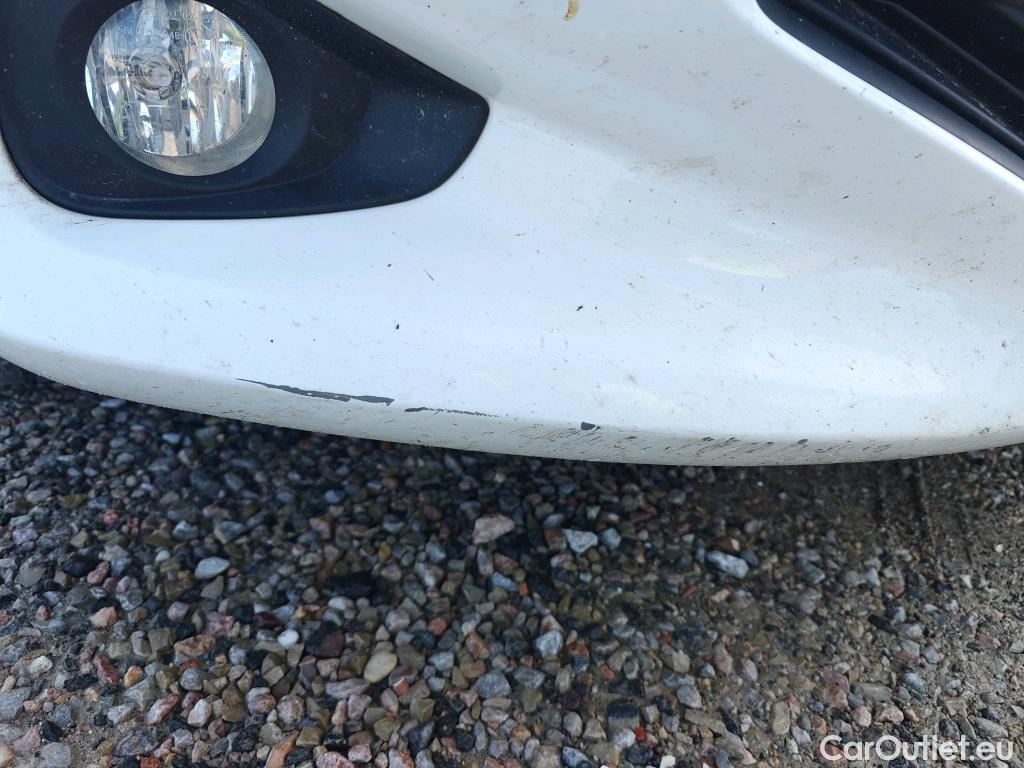  Toyota  Yaris TOYOTA  / 2020 / 5P / berlina con portón 1.5 120H Business Plus #25