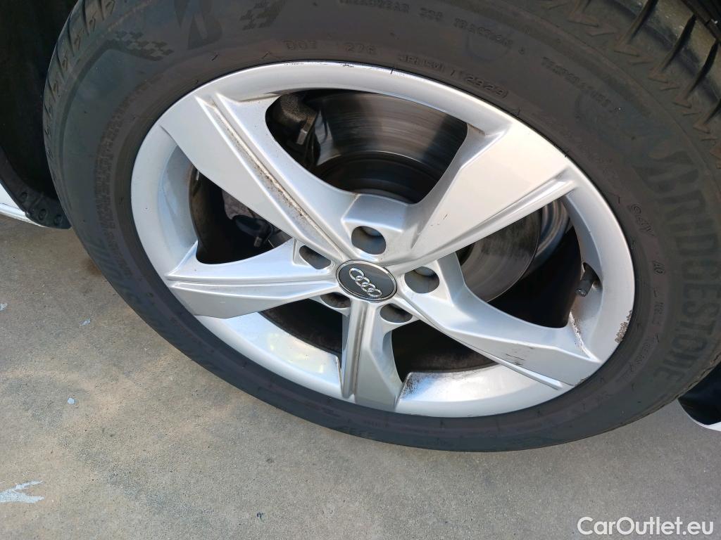  Audi  A4 AUDI  / 2019 / 4P / sedán Advanced 30 TDI 100kW (136CV) S tronic #15