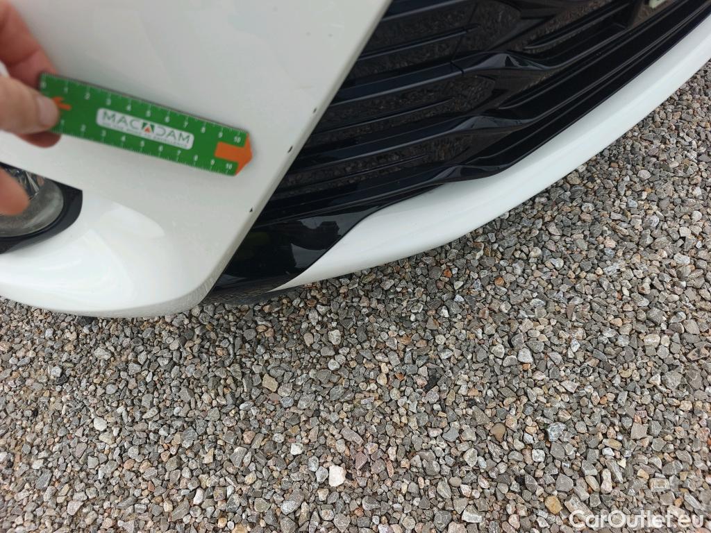  Toyota  Yaris TOYOTA  / 2017 / 5P / berlina con portón 1.5 100H Active Tech #21