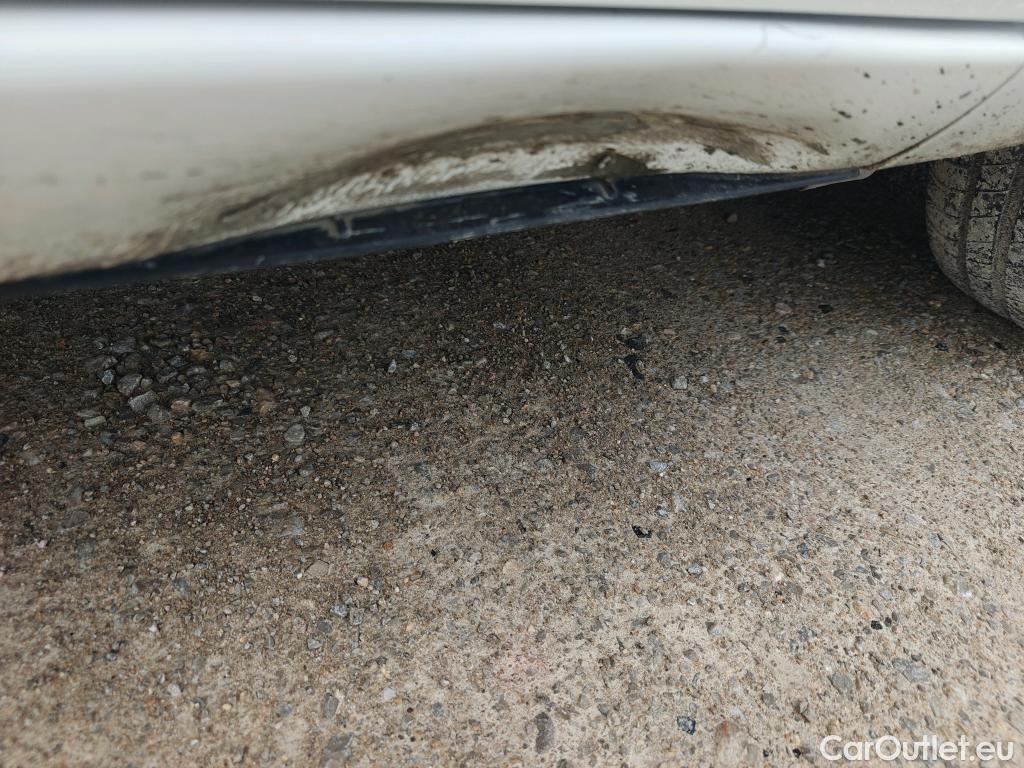  Toyota  Yaris TOYOTA  / 2017 / 5P / berlina con portón 1.5 100H Active Tech #5