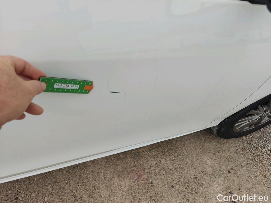  Toyota  Yaris TOYOTA  / 2017 / 5P / berlina con portón 1.5 100H Active Tech #17