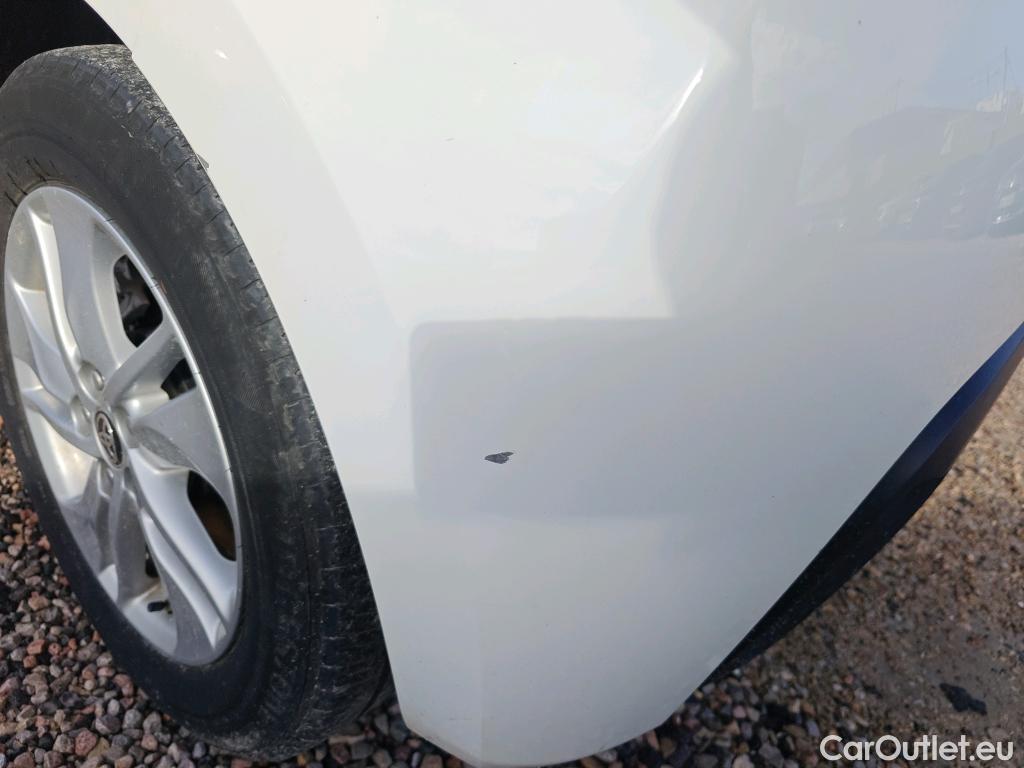  Toyota  Yaris TOYOTA  / 2020 / 5P / berlina con portón 1.5 120H Business Plus #27
