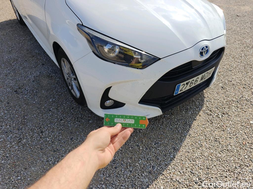  Toyota  Yaris TOYOTA  / 2020 / 5P / berlina con portón 1.5 120H Business Plus #26