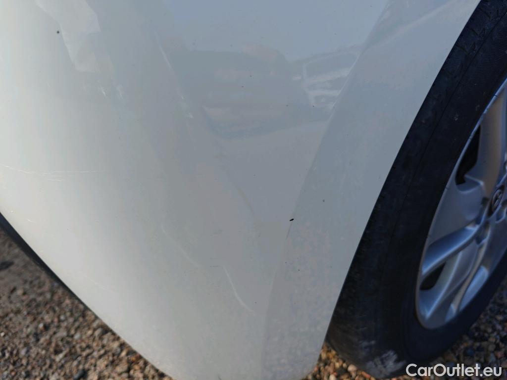  Toyota  Yaris TOYOTA  / 2020 / 5P / berlina con portón 1.5 120H Business Plus #30